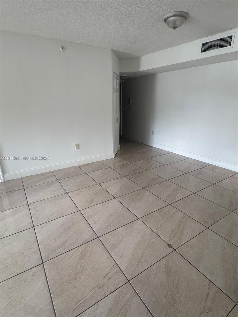 5065 Wiles Rd #103, Coconut Creek FL 33073