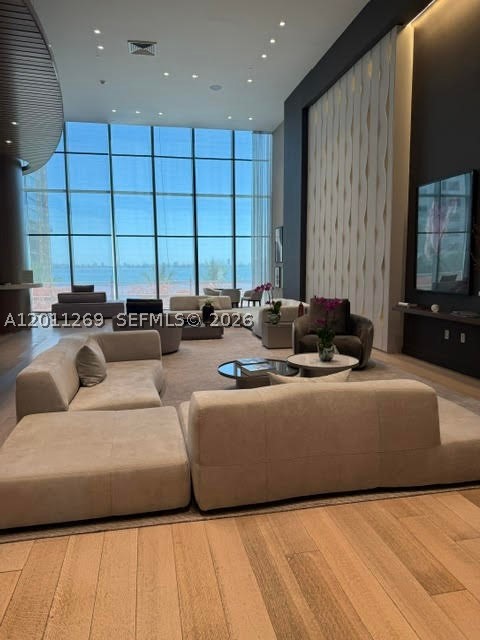 460 NE 28th St #3408, Miami FL 33137
