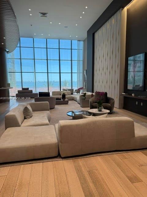460 NE 28th St #3408, Miami FL 33137