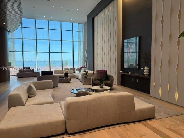 460 NE 28th St #3408, Miami FL 33137