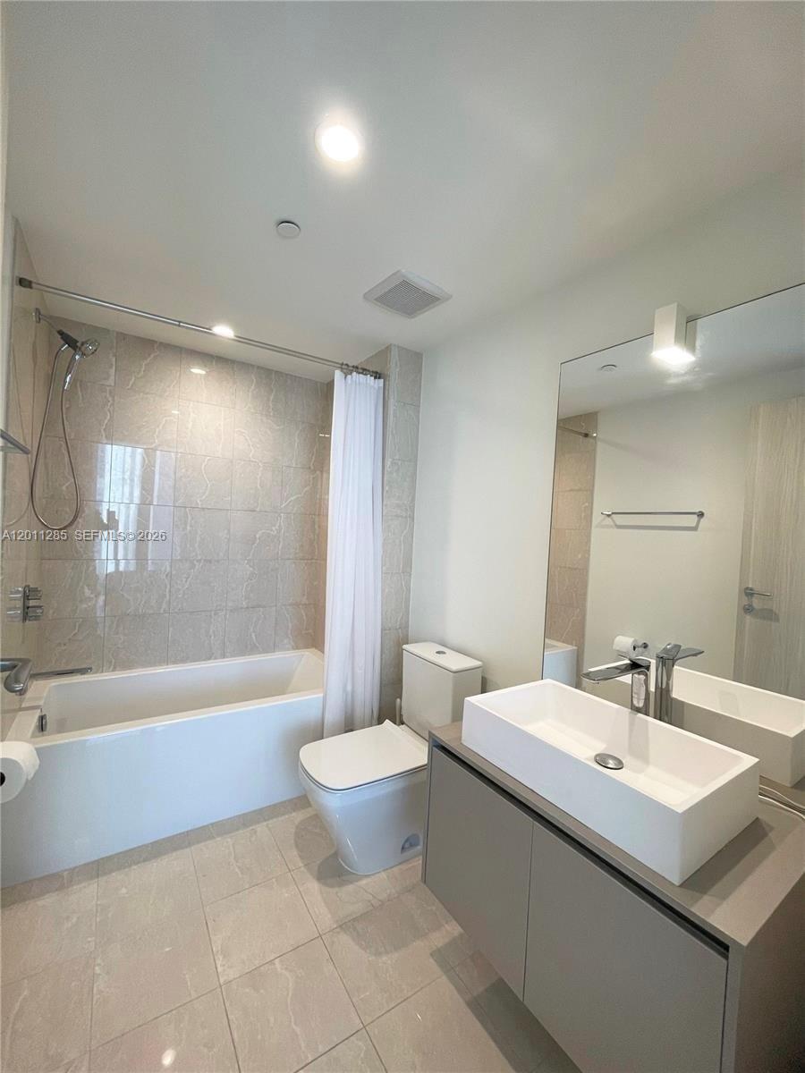 1000 Brickell Plz #4301, Miami FL 33131