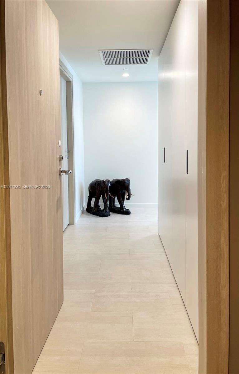 1000 Brickell Plz #4301, Miami FL 33131