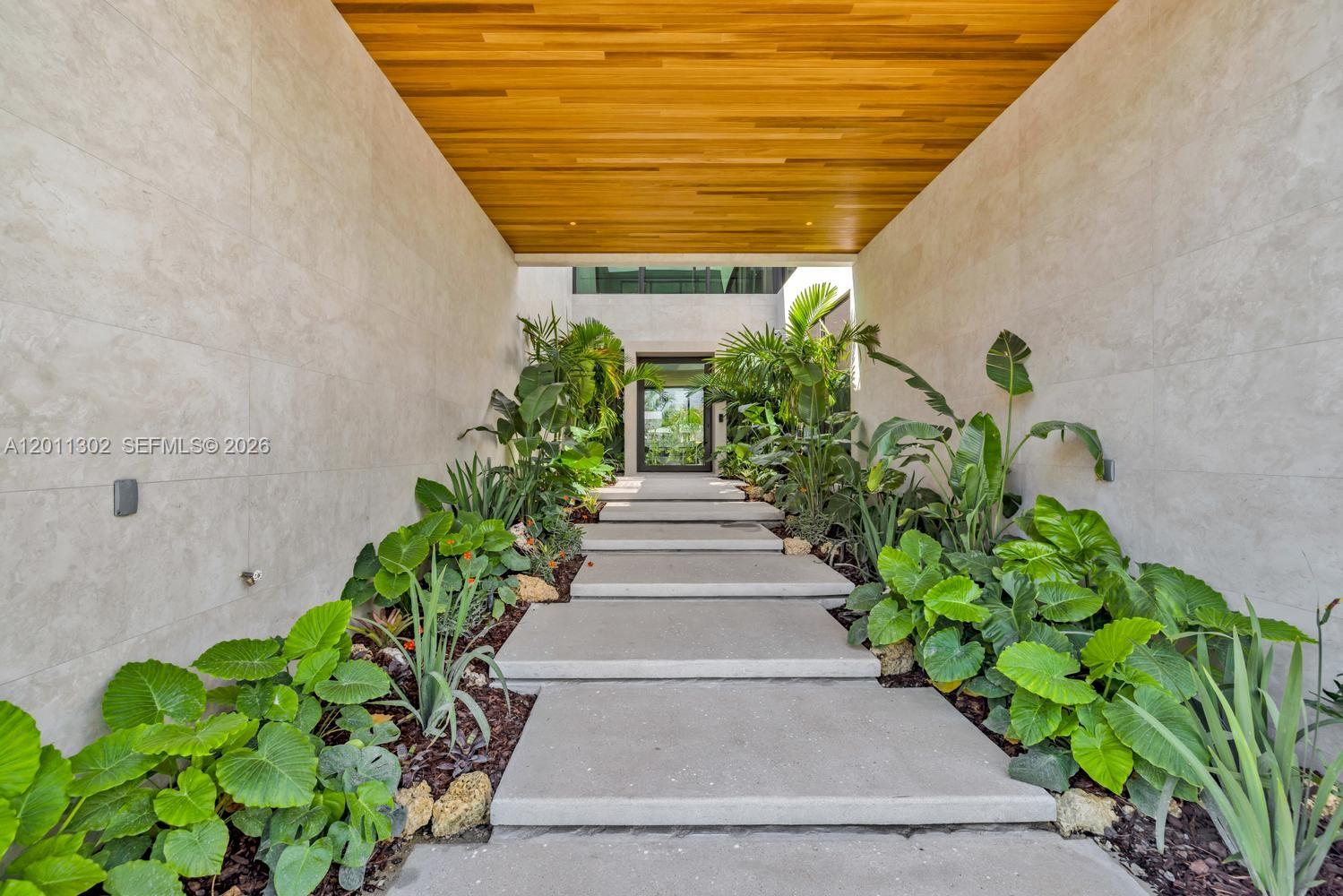 2006 NE 124th St, North Miami FL 33181