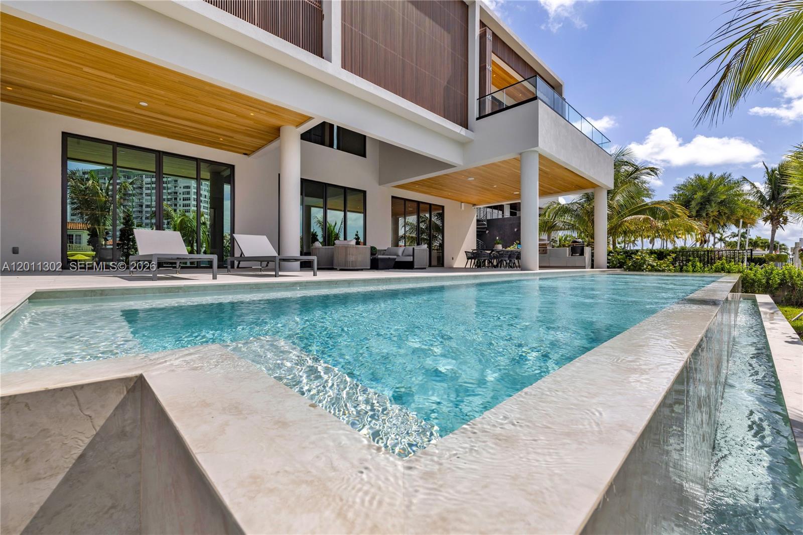 2006 NE 124th St, North Miami FL 33181