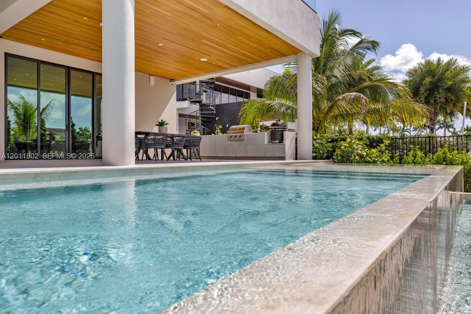 2006 NE 124th St, North Miami FL 33181