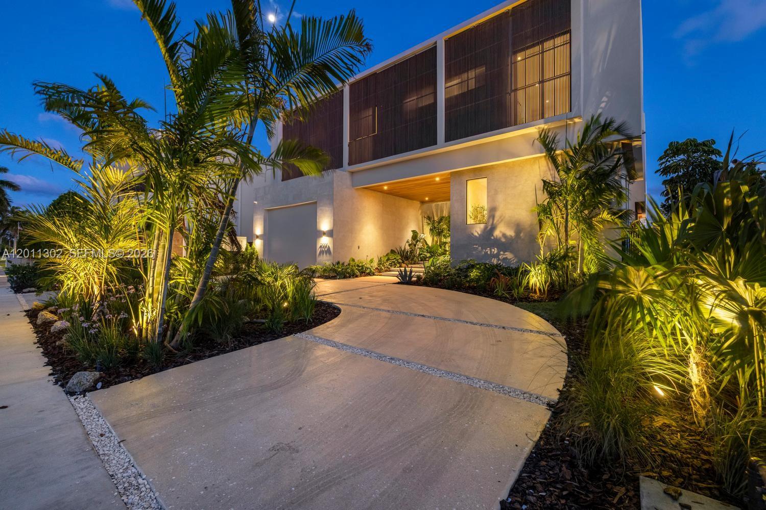 2006 NE 124th St, North Miami FL 33181