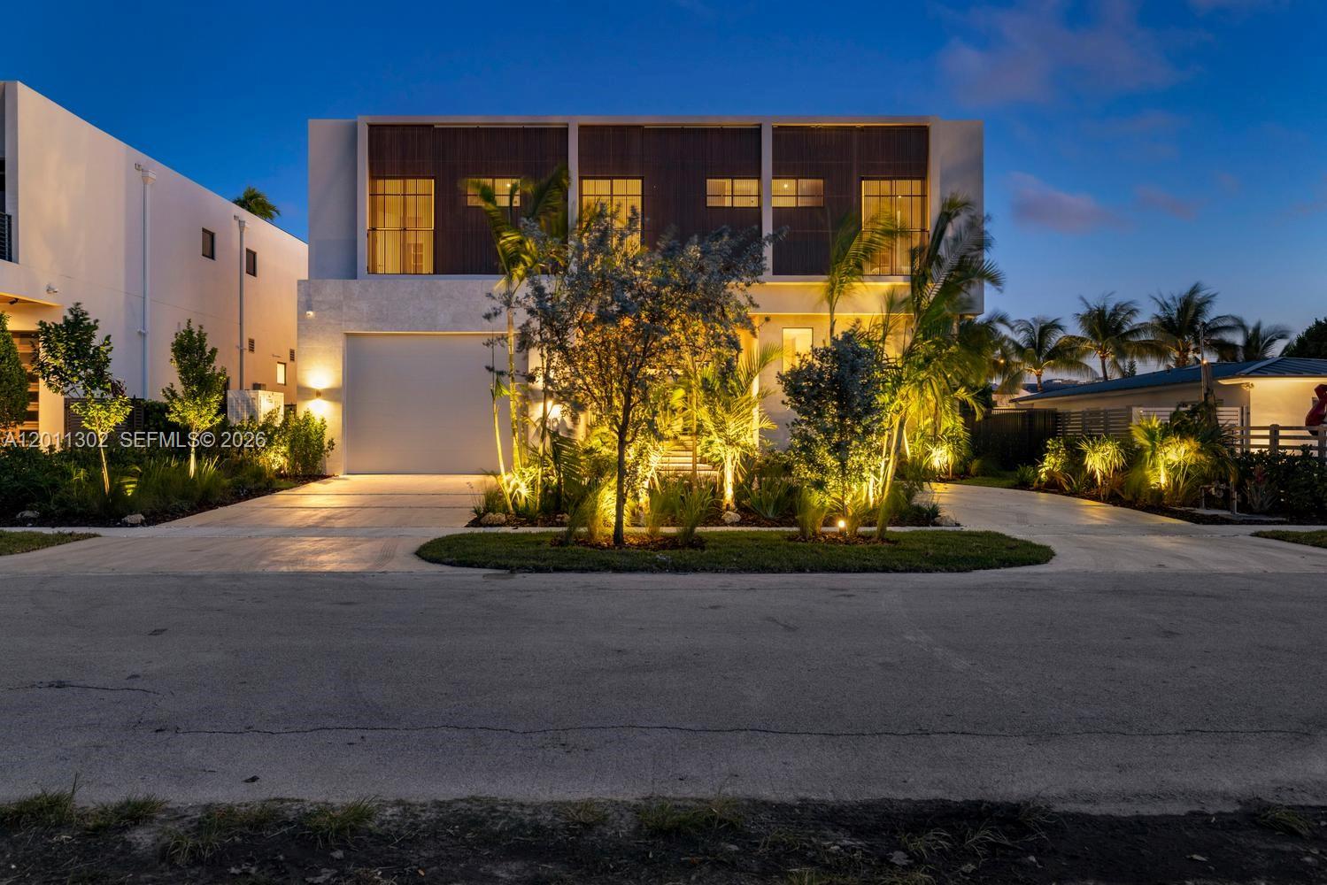2006 NE 124th St, North Miami FL 33181