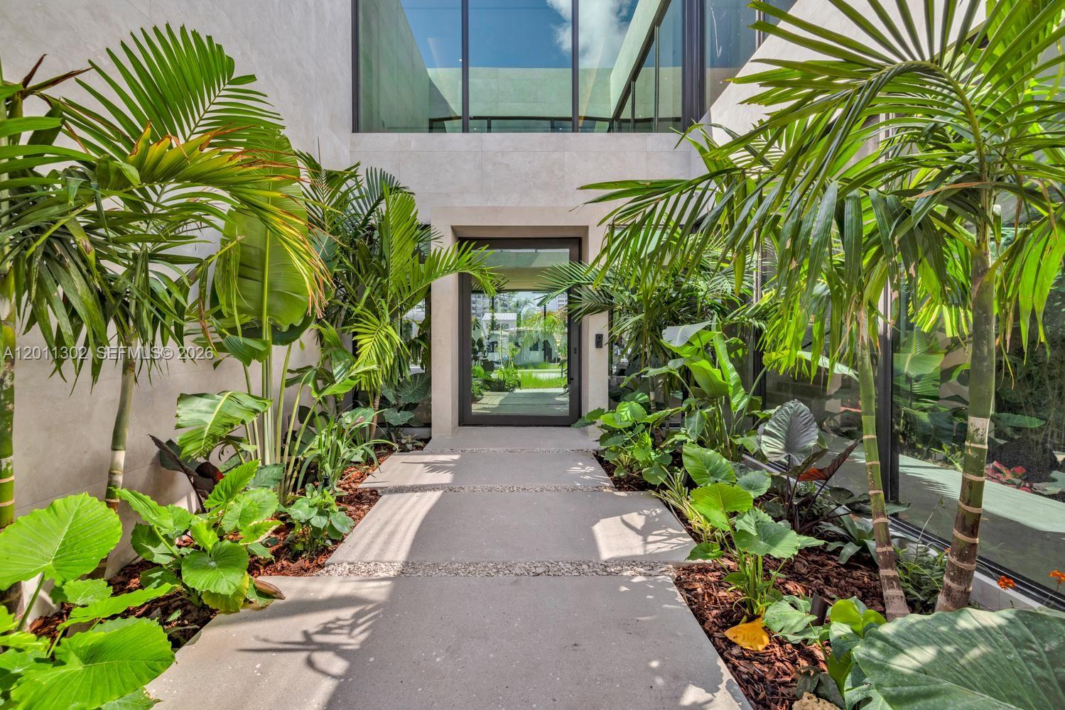 2006 NE 124th St, North Miami FL 33181