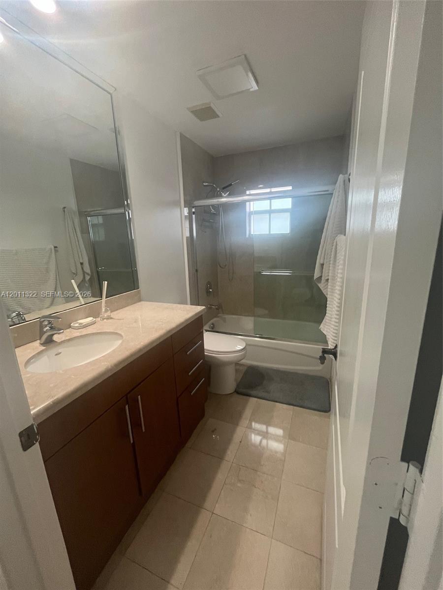 3915 NE 168th St #3915, North Miami Beach FL 33160