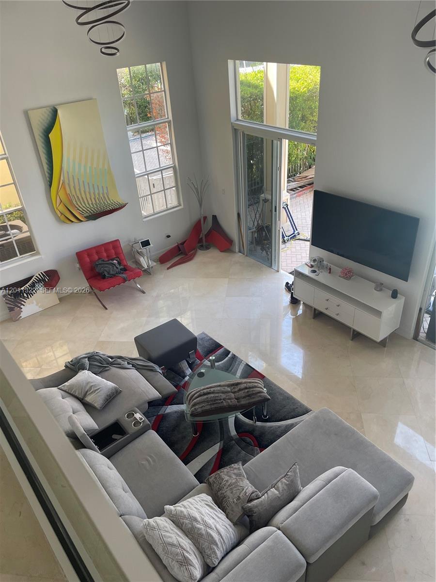 3915 NE 168th St #3915, North Miami Beach FL 33160