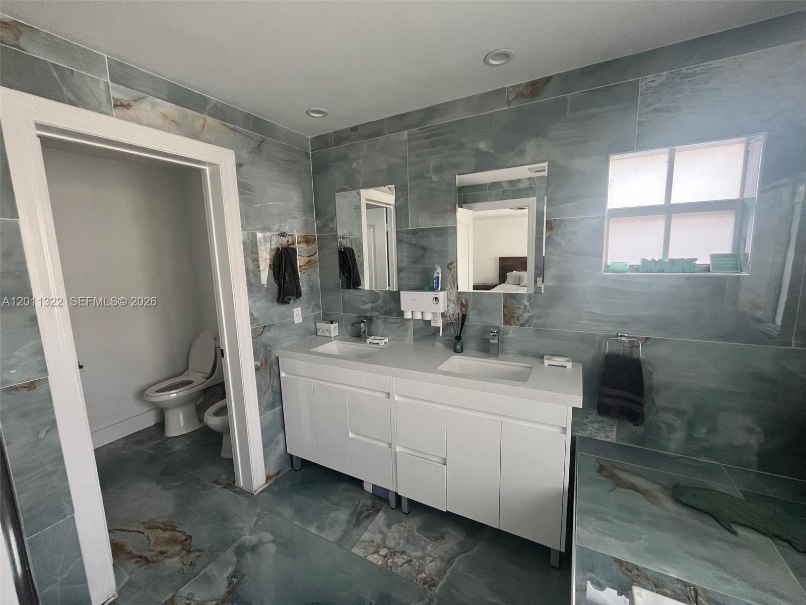 3915 NE 168th St #3915, North Miami Beach FL 33160