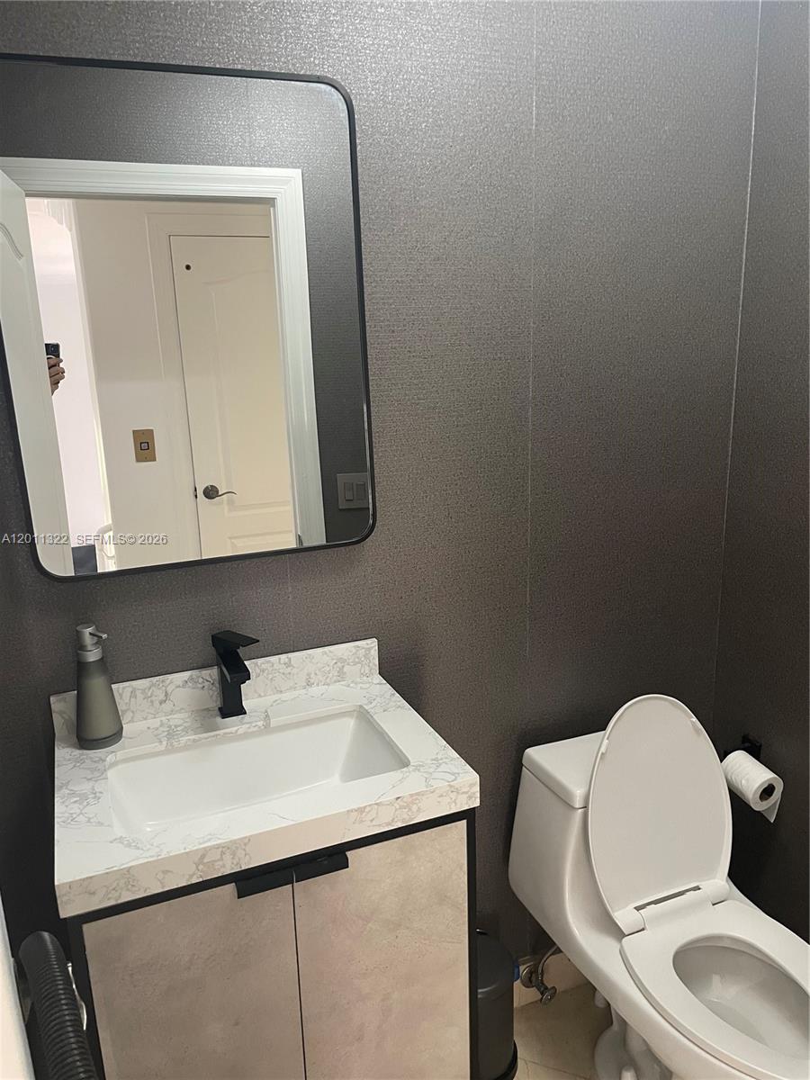 3915 NE 168th St #3915, North Miami Beach FL 33160
