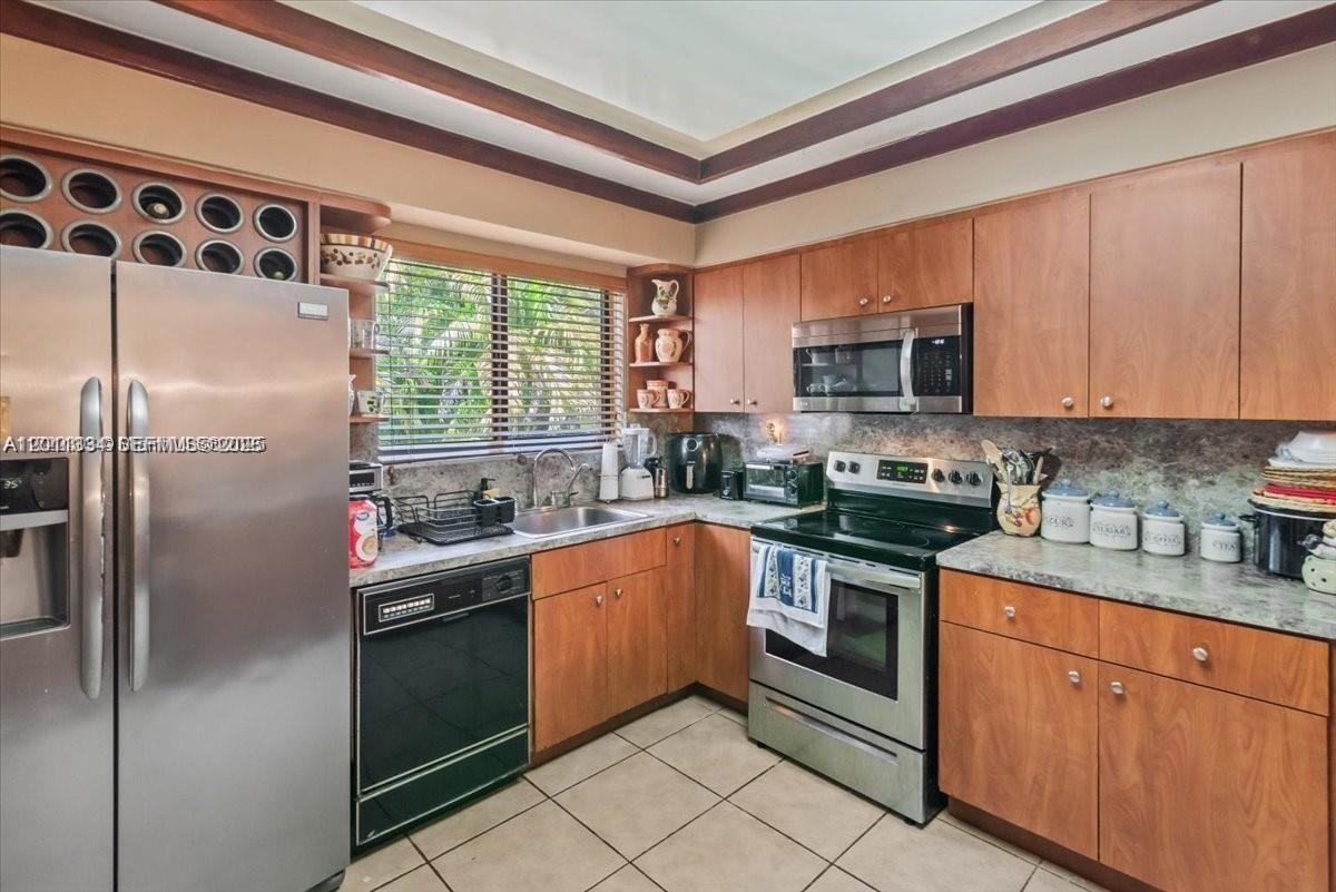 6385 SW 25th St, Miami FL 33155