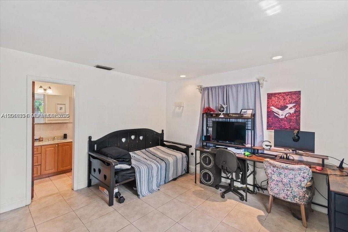 6385 SW 25th St, Miami FL 33155