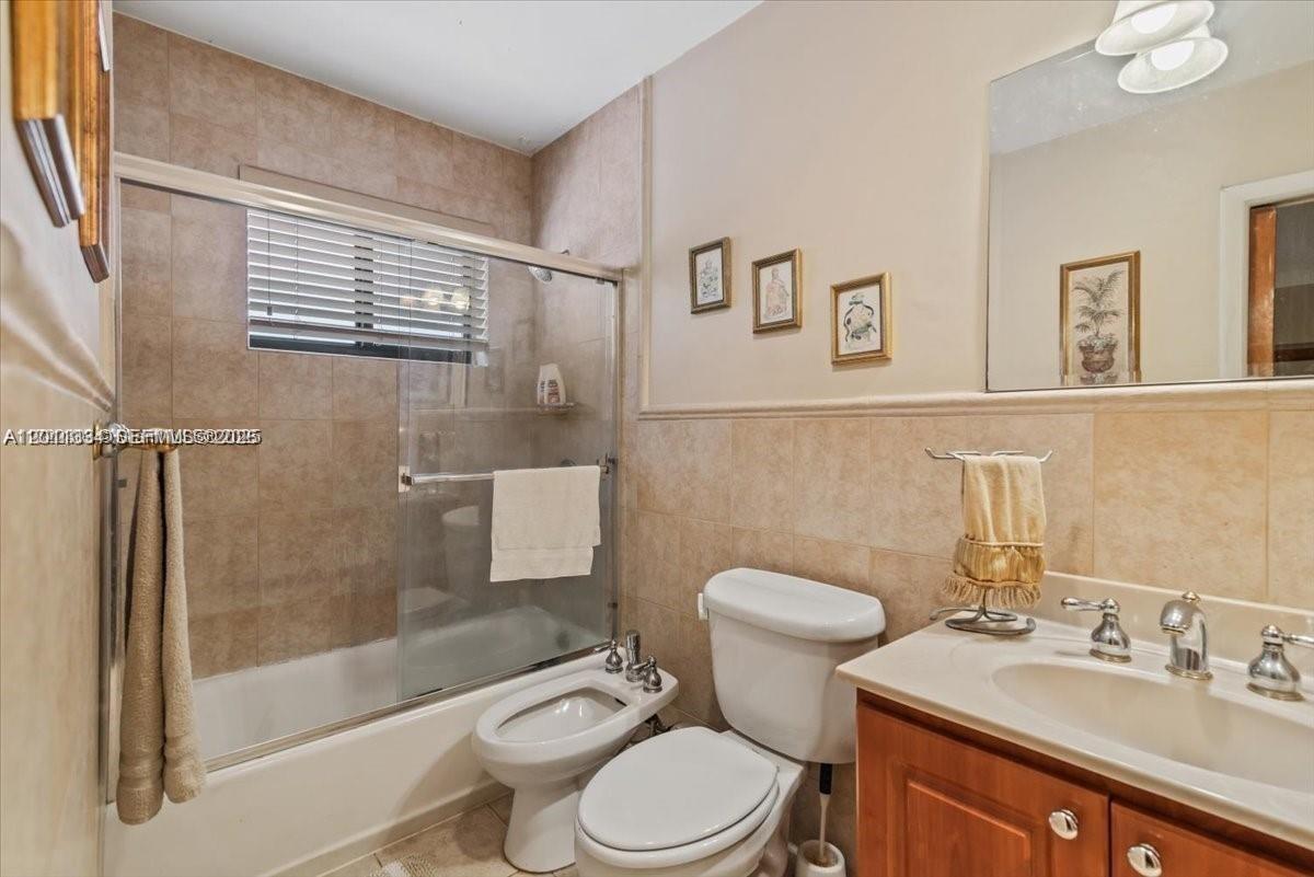 6385 SW 25th St, Miami FL 33155