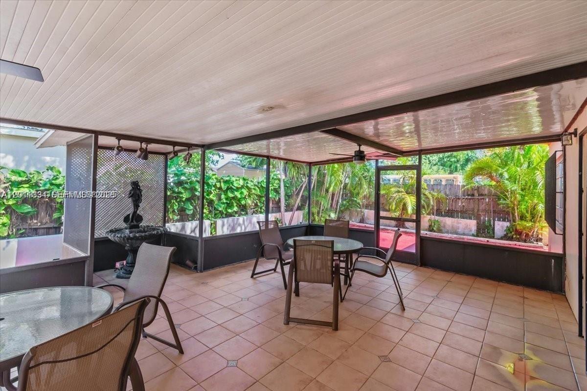 6385 SW 25th St, Miami FL 33155