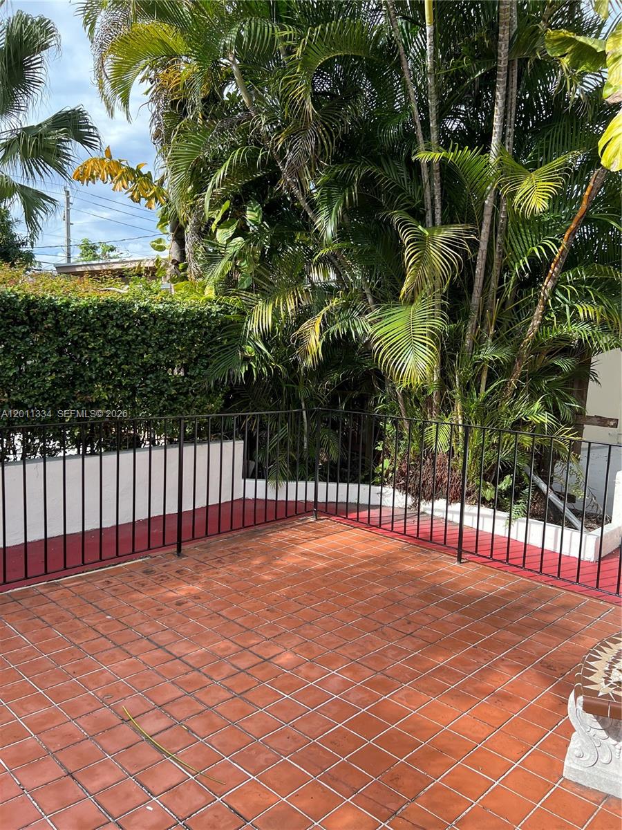 6385 SW 25th St, Miami FL 33155