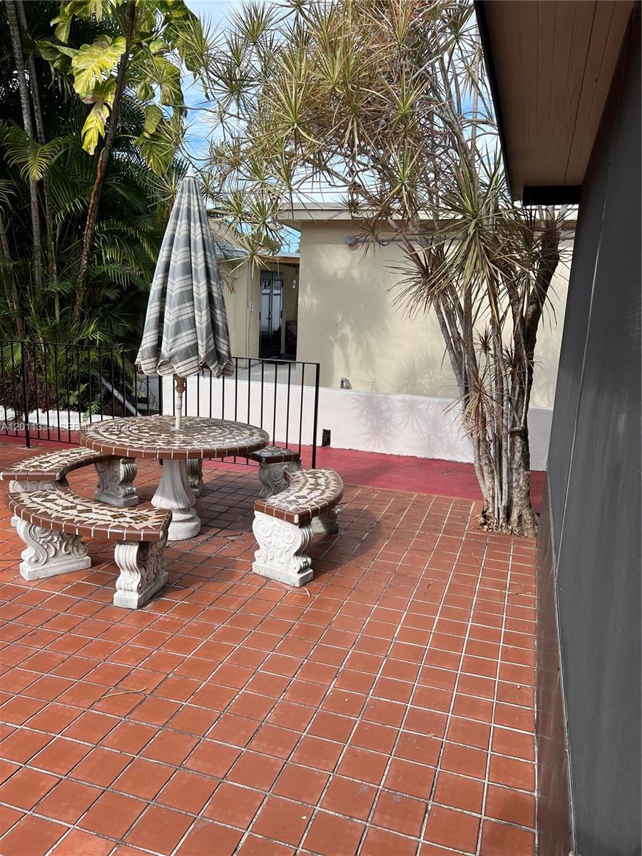 6385 SW 25th St, Miami FL 33155