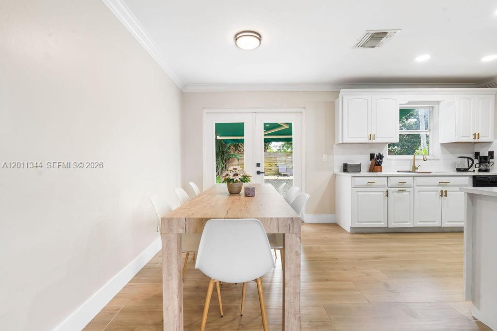 913 Lighthouse Dr, North Palm Beach FL 33408