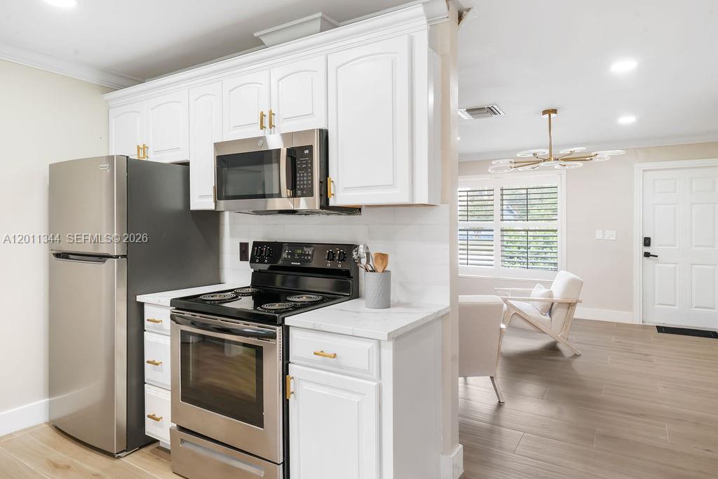 913 Lighthouse Dr, North Palm Beach FL 33408