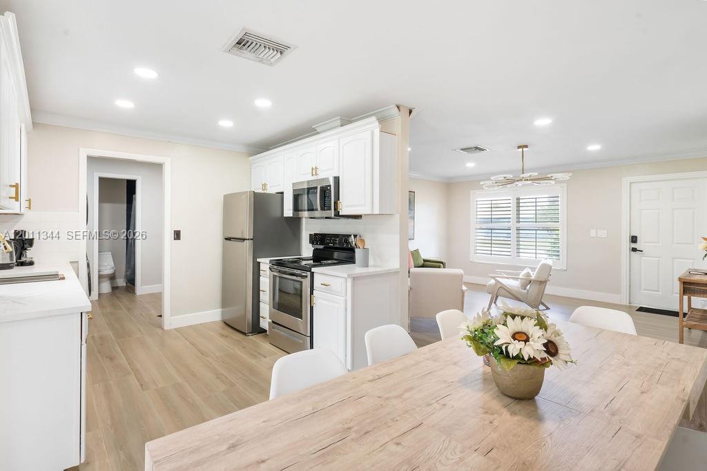 913 Lighthouse Dr, North Palm Beach FL 33408