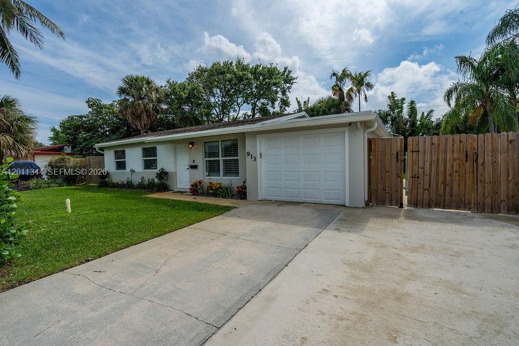 913 Lighthouse Dr, North Palm Beach FL 33408