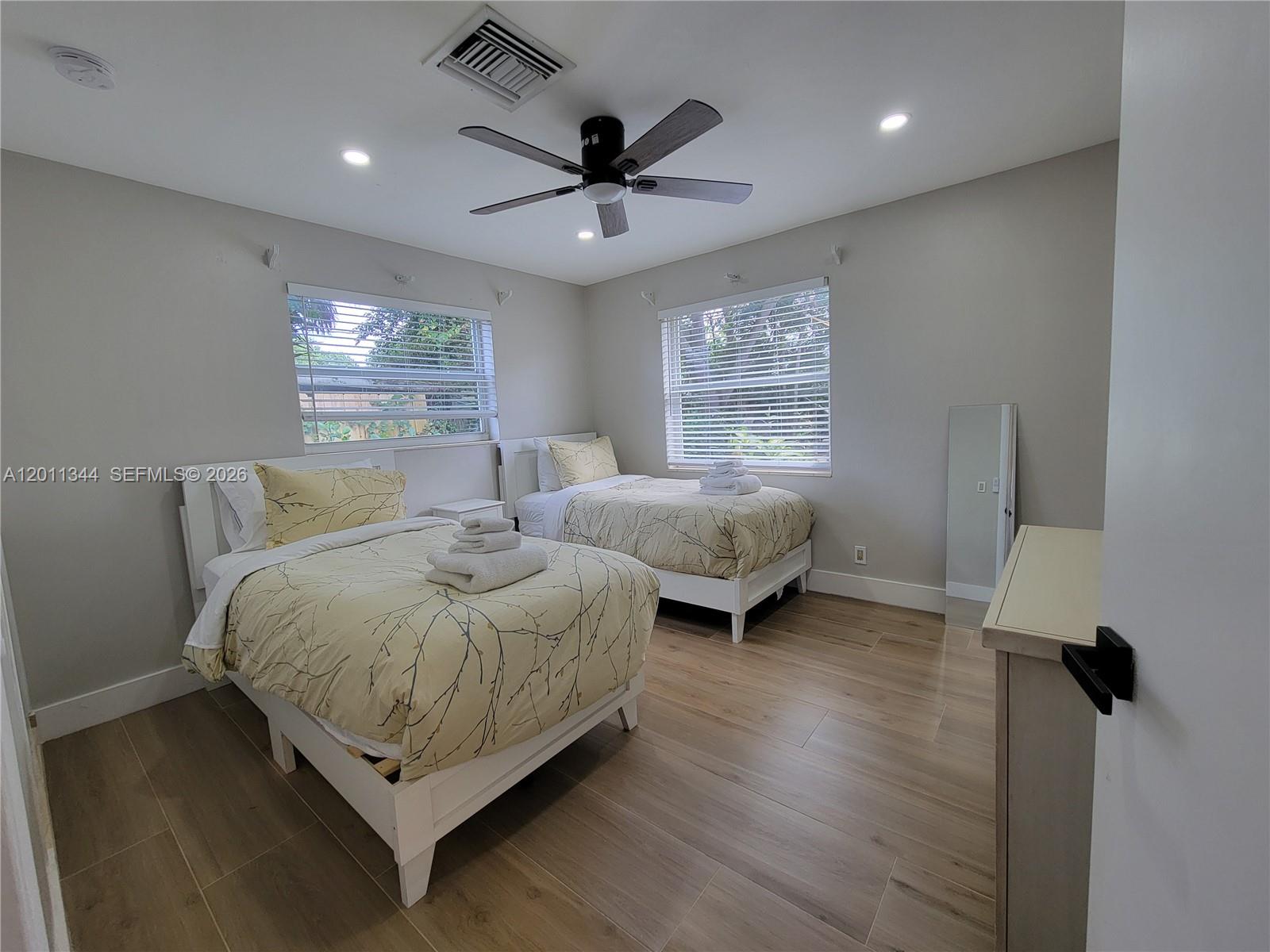913 Lighthouse Dr, North Palm Beach FL 33408