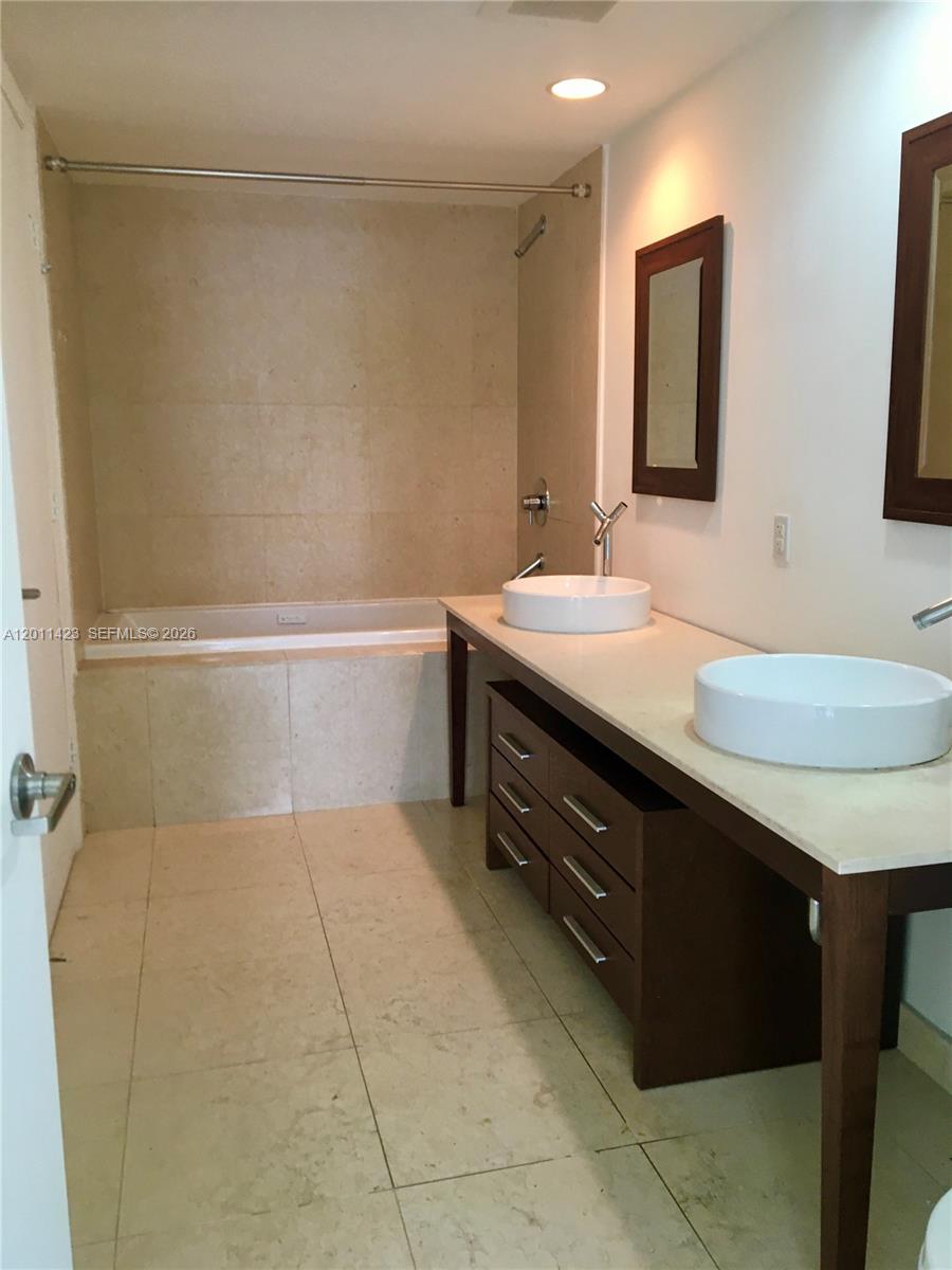 475 Brickell Avenue #1614, Miami FL 33131