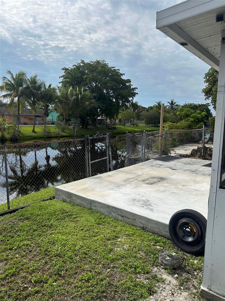 709 SW 79th Ter, North Lauderdale FL 33068