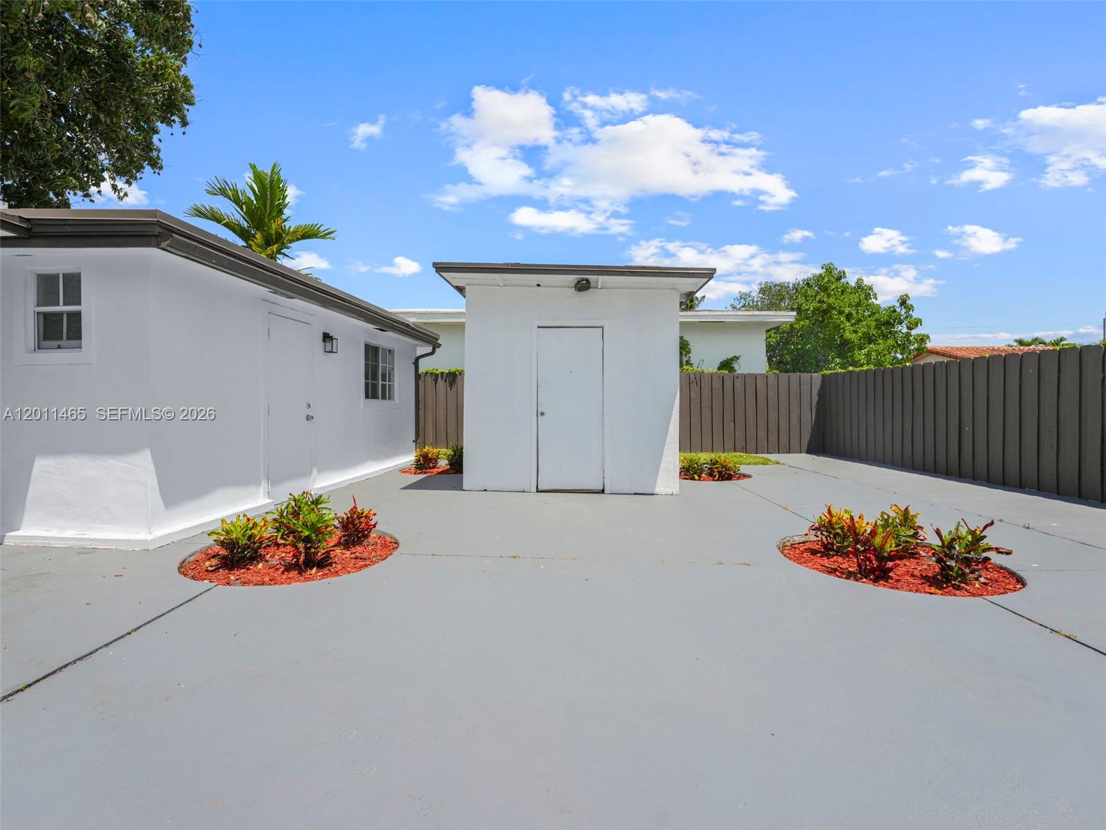 521 SW 64th Ct, Miami FL 33144
