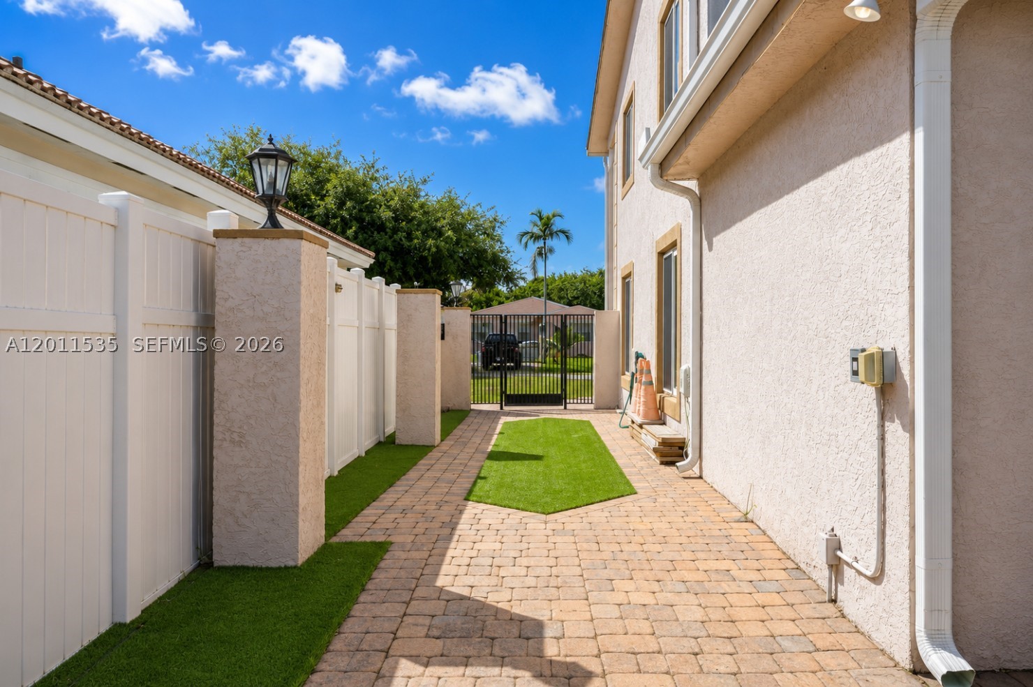 1660 NE 25th Ave, Pompano Beach FL 33062