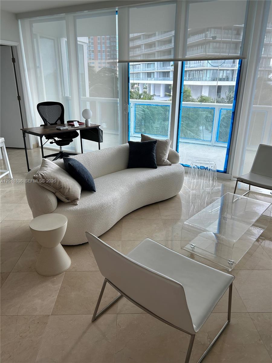 1000 S Pointe Dr #405, Miami Beach FL 33139