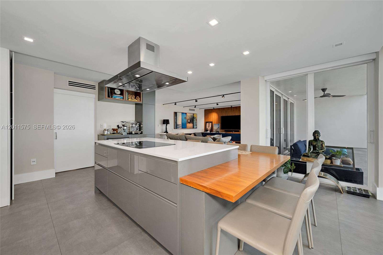 881 Ocean Dr #7D, Key Biscayne FL 33149