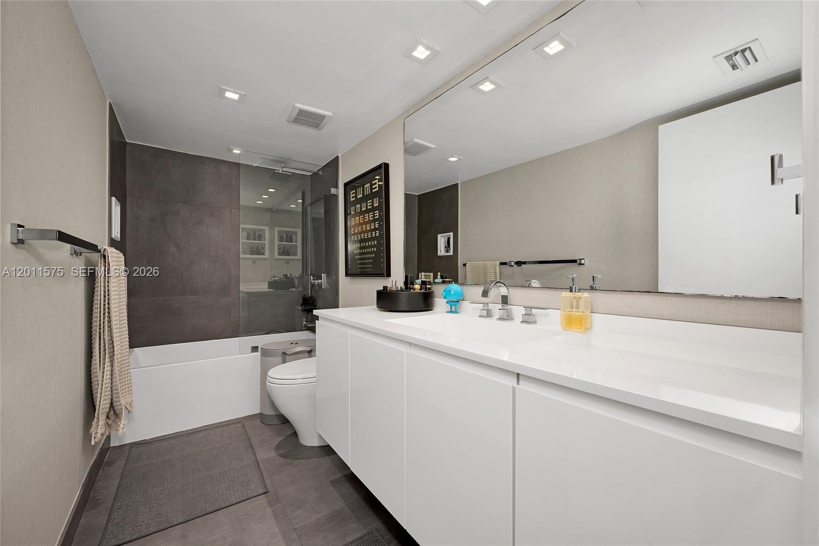881 Ocean Dr #7D, Key Biscayne FL 33149