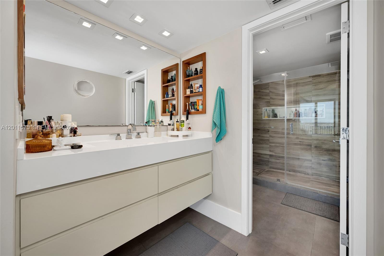 881 Ocean Dr #7D, Key Biscayne FL 33149