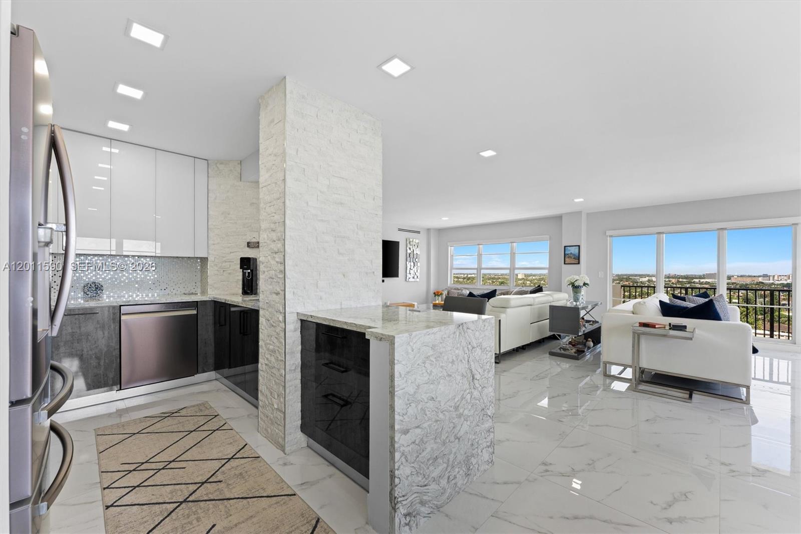 340 Sunset Dr #1810, Fort Lauderdale FL 33301