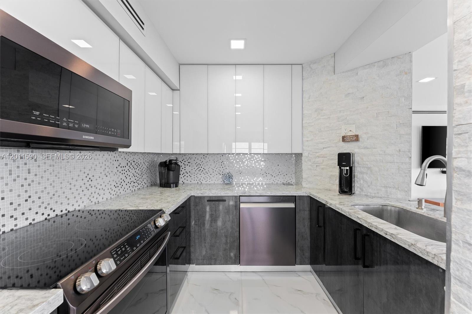 340 Sunset Dr #1810, Fort Lauderdale FL 33301