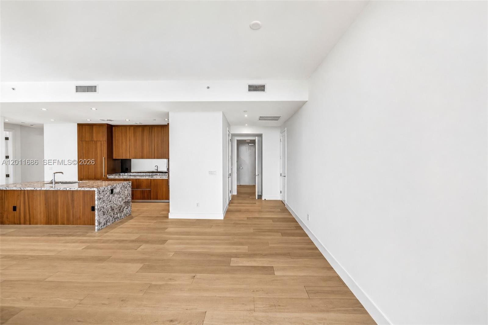 175 25 RD #3303, Miami FL 33129