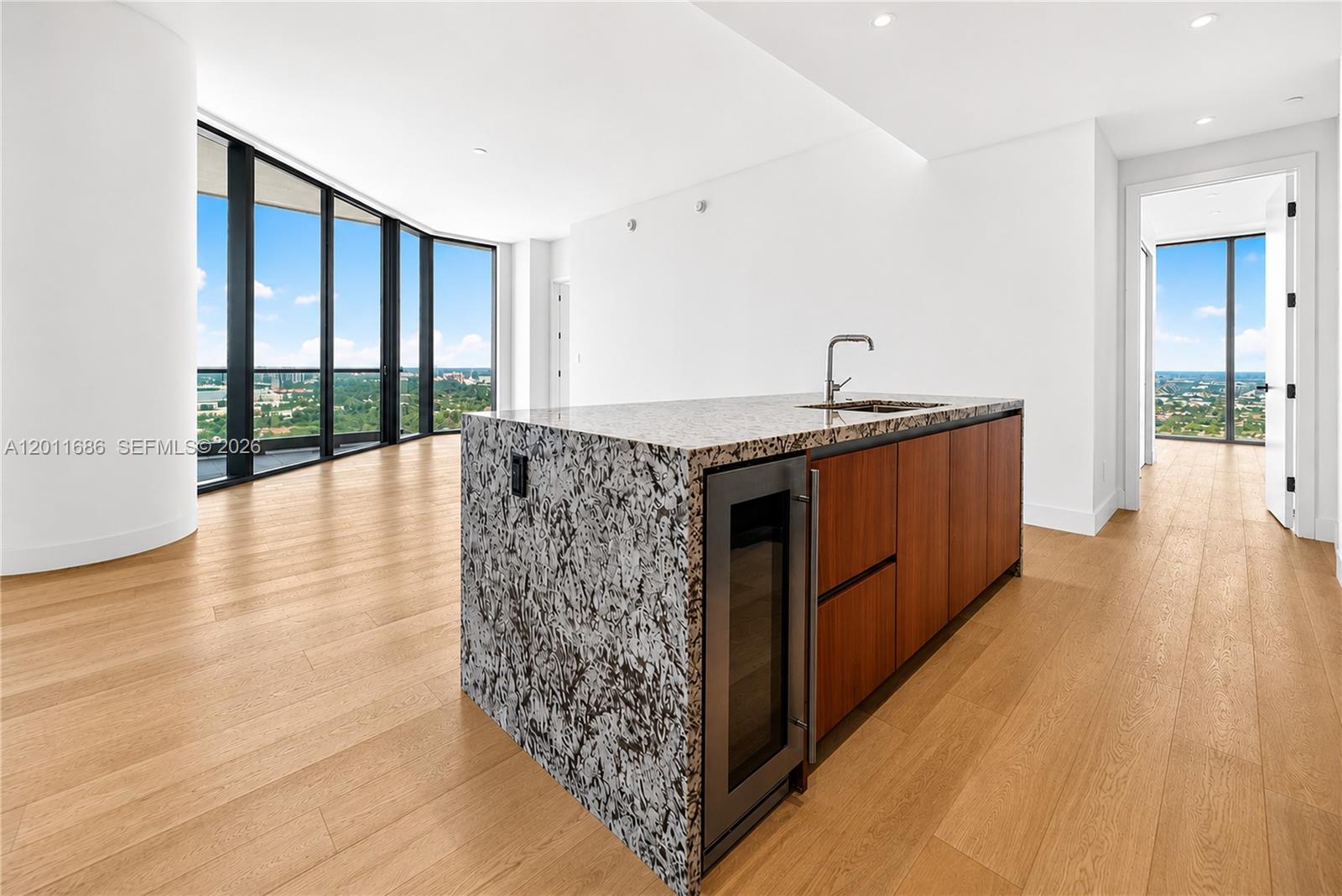 175 25 RD #3303, Miami FL 33129