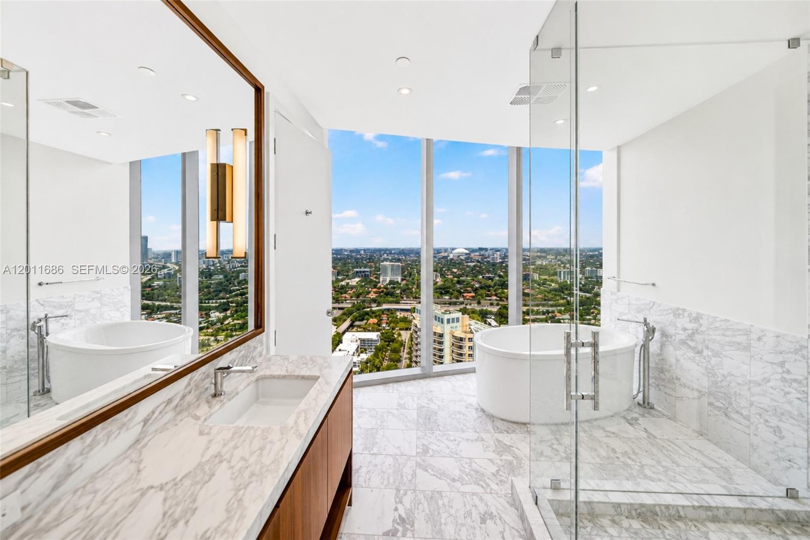 175 25 RD #3303, Miami FL 33129