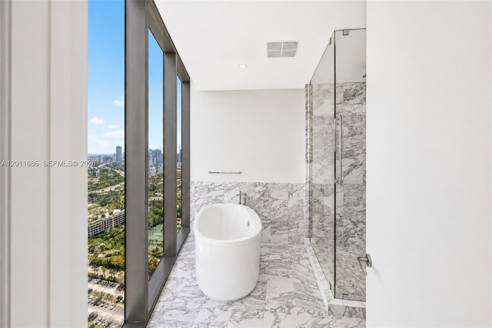 175 25 RD #3303, Miami FL 33129