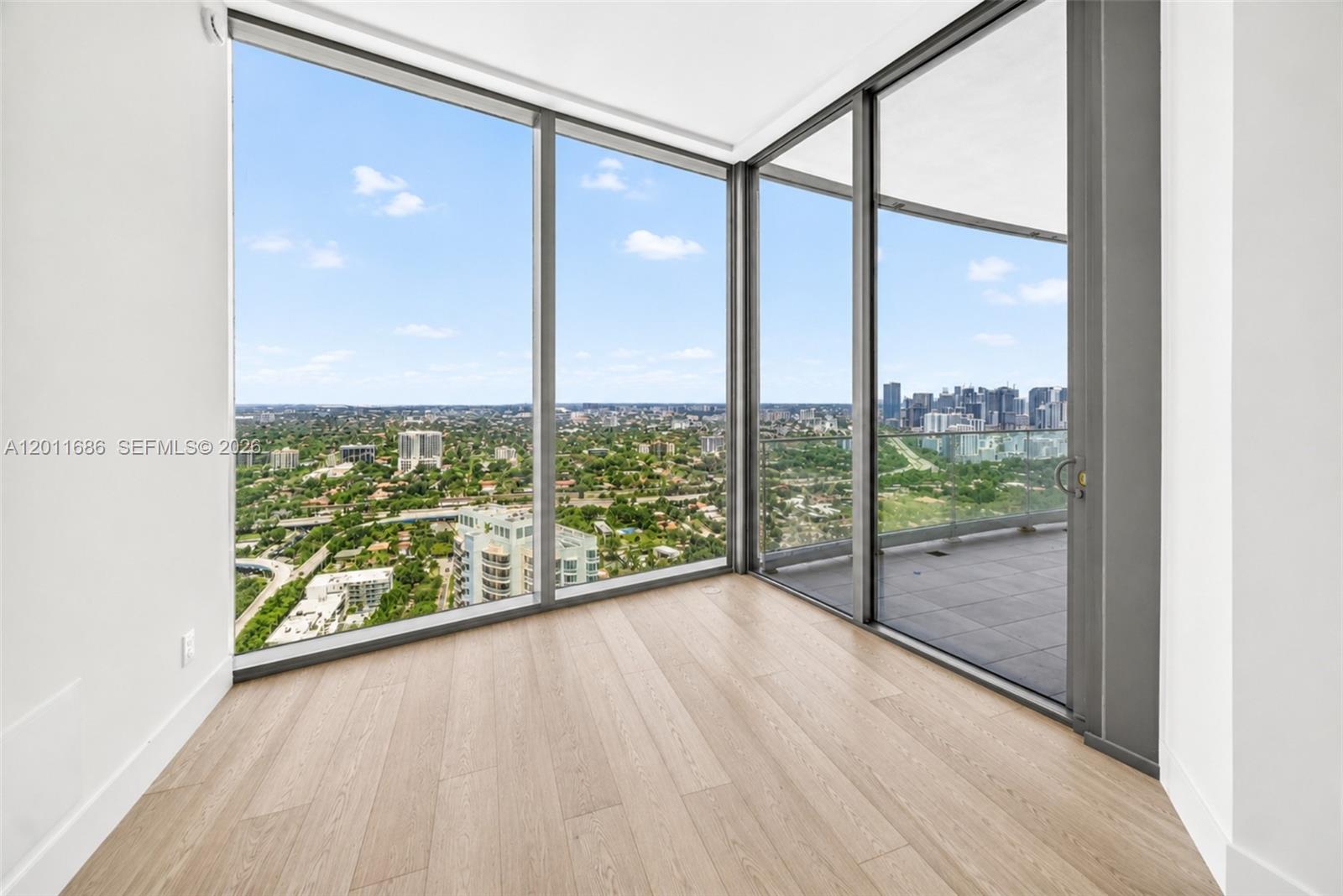 175 25 RD #3303, Miami FL 33129