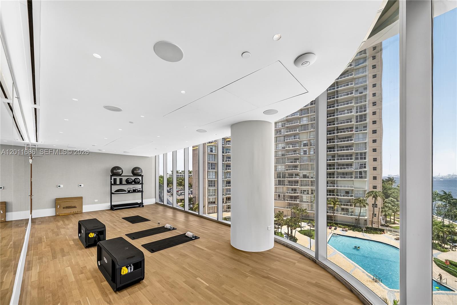 175 25 RD #3303, Miami FL 33129