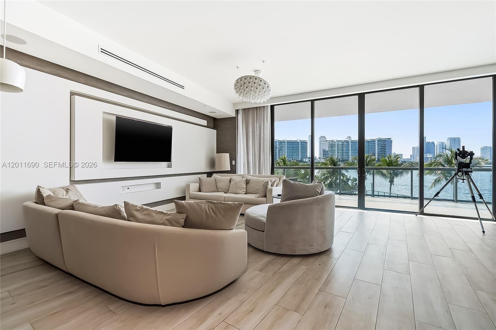3300 NE 188th St #216, Aventura FL 33180
