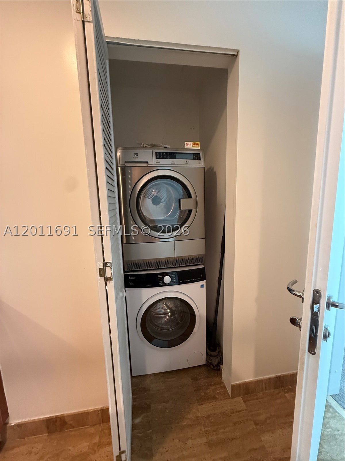 300 S Biscayne Blvd #T-2903, Miami FL 33131