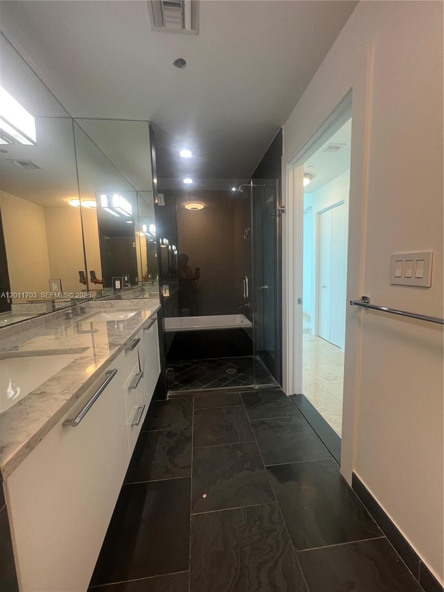 900 Biscayne Blvd #2904, Miami FL 33132
