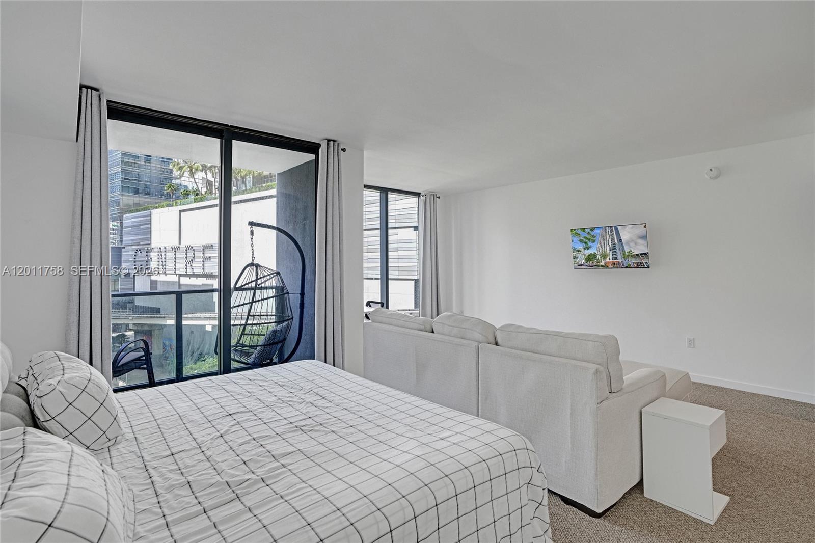 31 SE 6th St #805, Miami FL 33131