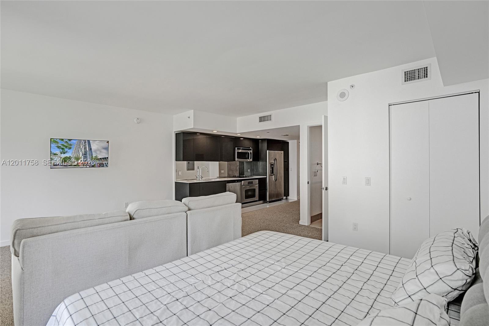 31 SE 6th St #805, Miami FL 33131