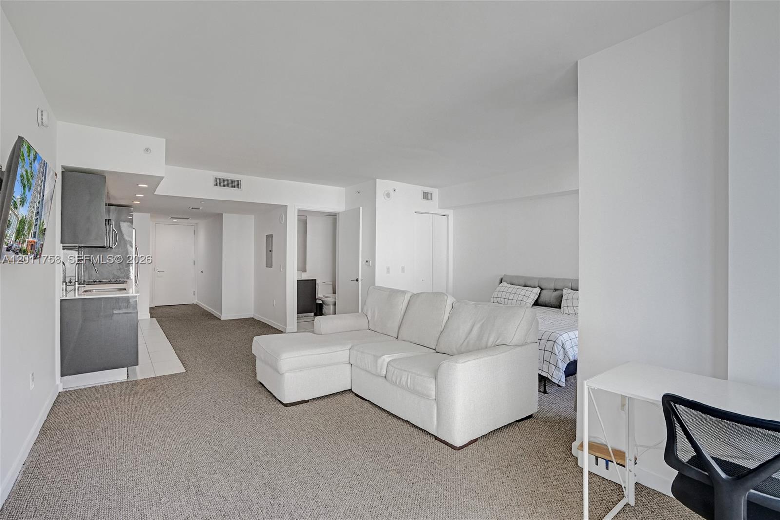 31 SE 6th St #805, Miami FL 33131
