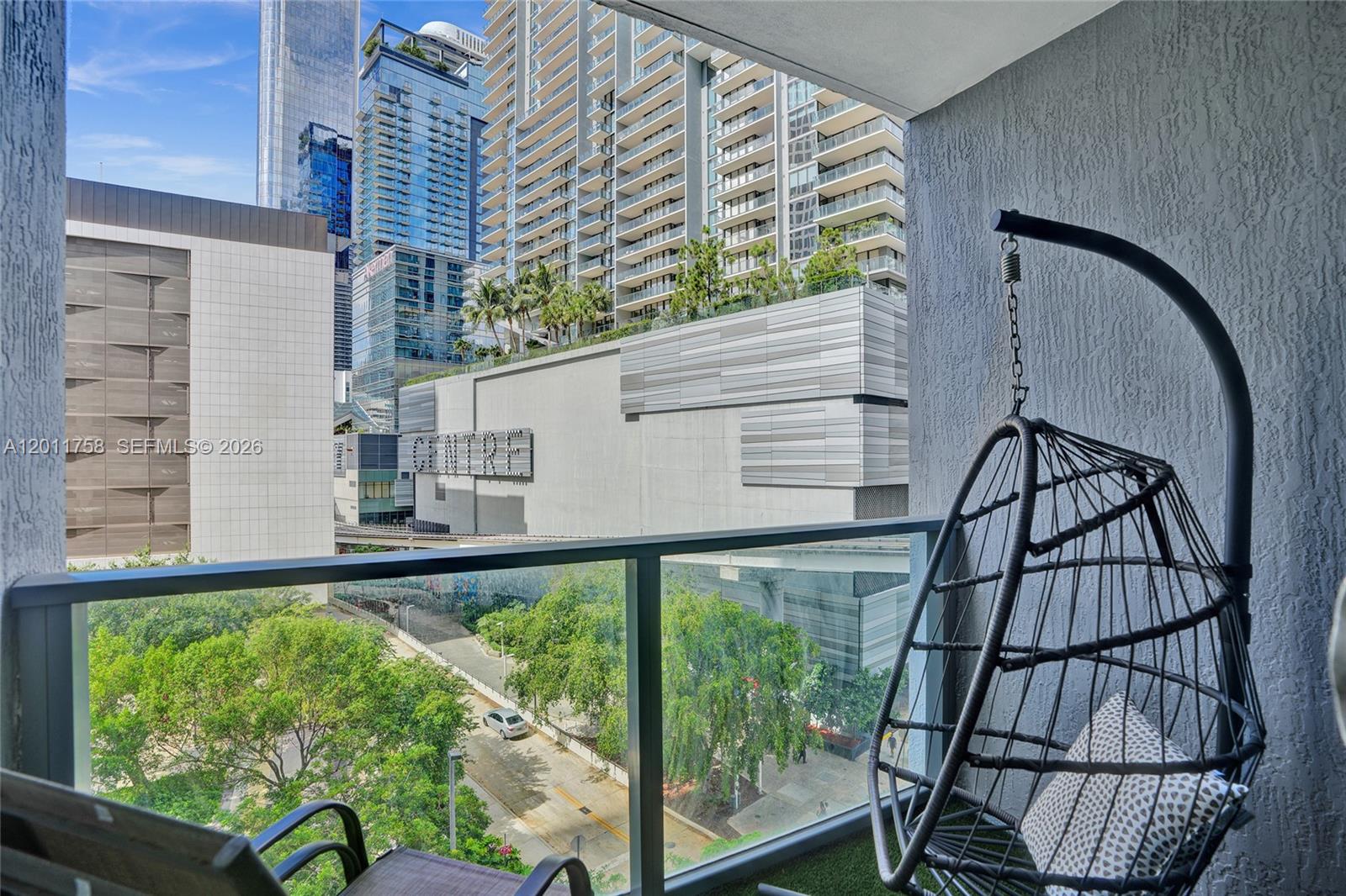 31 SE 6th St #805, Miami FL 33131